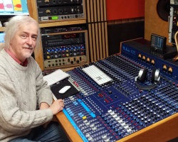 Rüdiger Blömer von Flying Cirucs am TL Audio VTC Röhrenpult