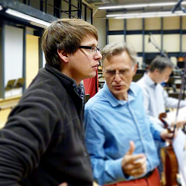 Team: Martin Rust (li) im Gespräch mit dem Konzertmeister